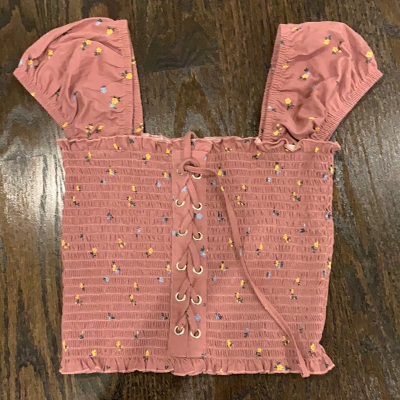 Me to We Tops - Never worn super cute floral Me-to-We shirt